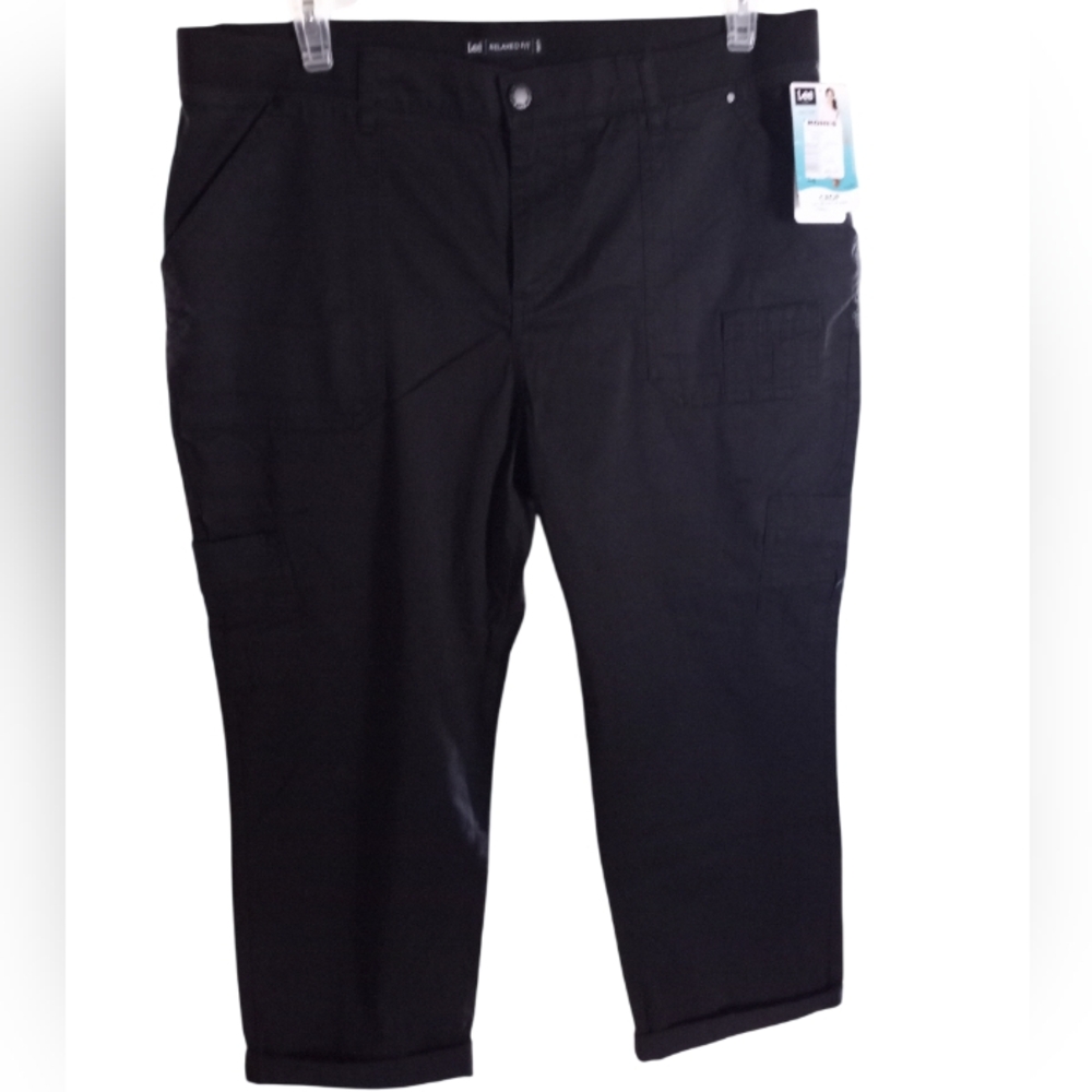 Womens NWT Lee Relaxed Fit Black Crop Capri Size 16M